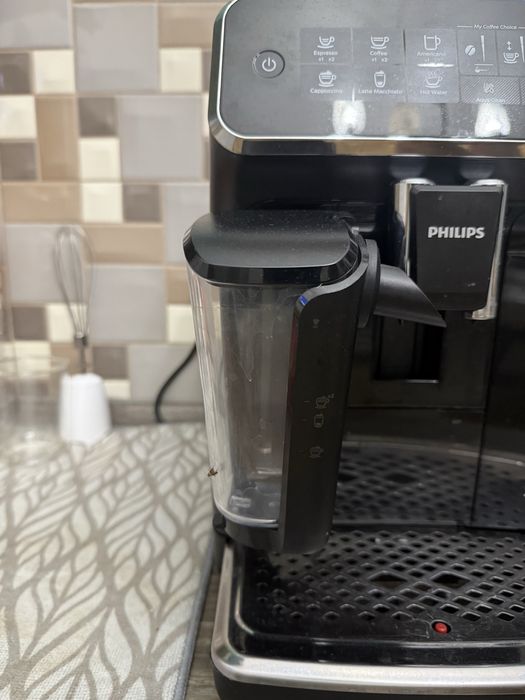 Кофемашина Philips LatteGo EP3241