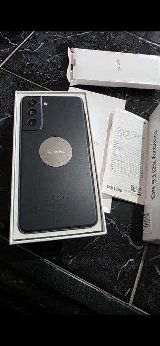 Продавам Samsung S21 FE