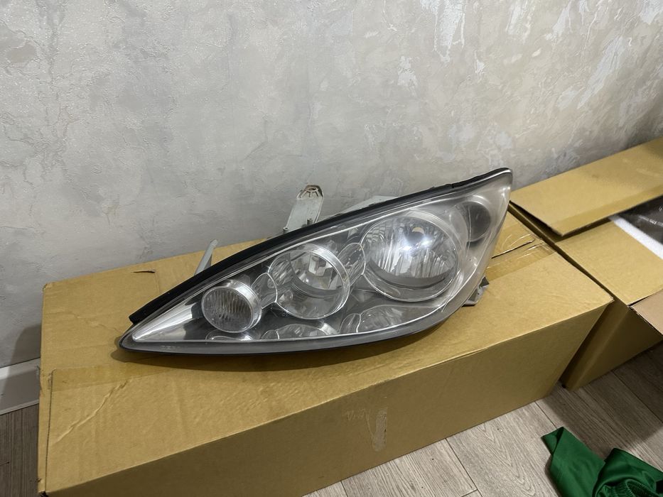 Продаётся передные фары на Camry 30/35