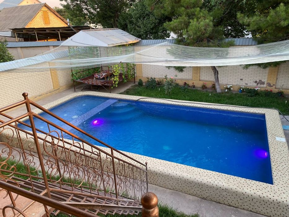 Ozodboshda srochna 9 sotixli 6 xonali dacha sotamiza.