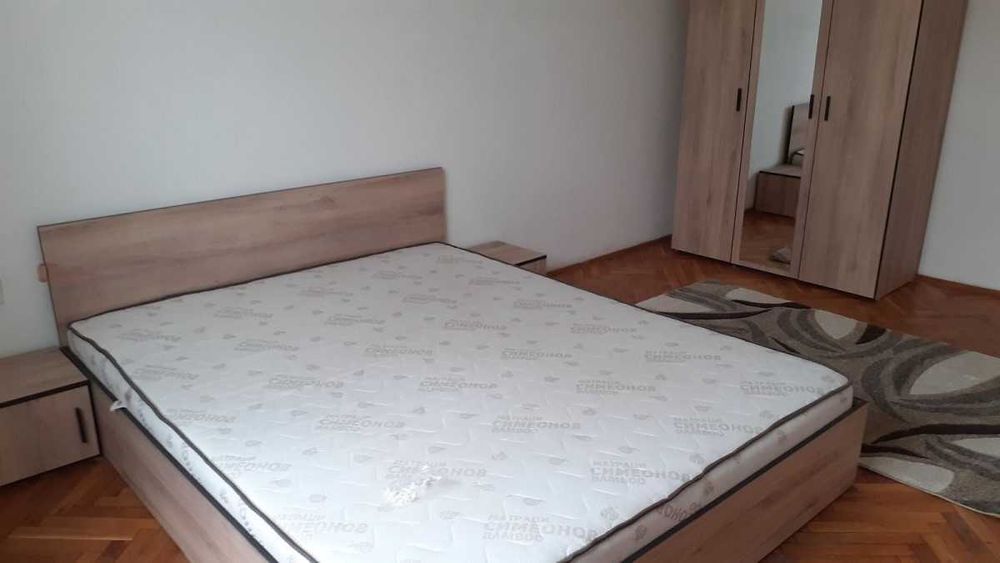 Дава се под наем Тристаен апартамент в София, Център - 106 кв.м за 600 € - Снимка #2
