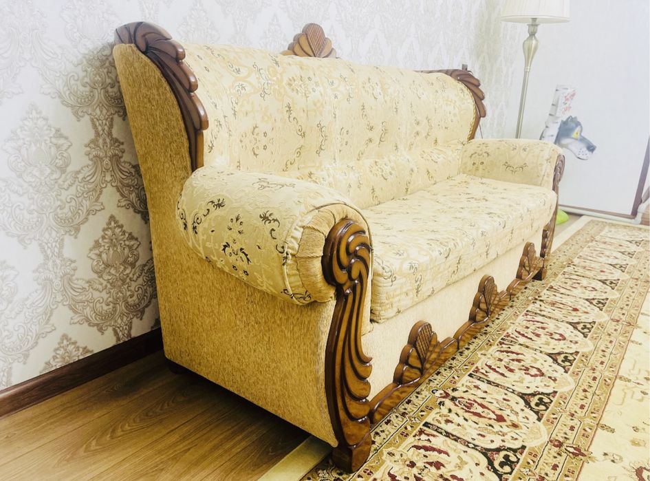 Диван с двумя креслами