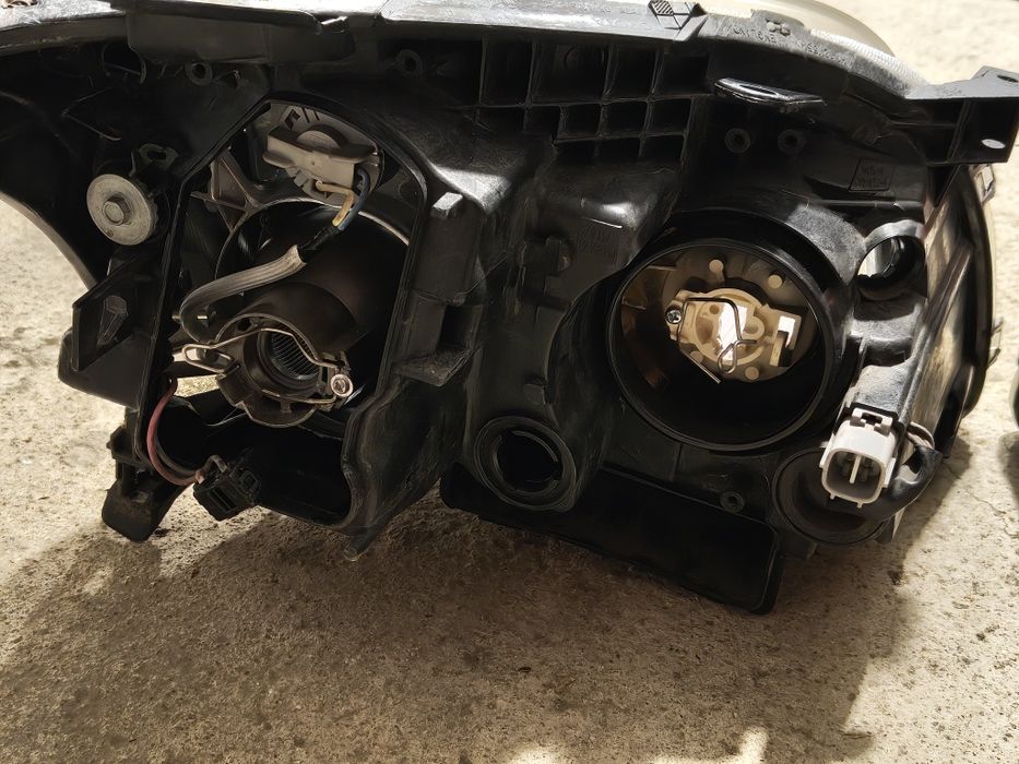 Фарове Toyota Avensis 2 T25 2003-2009г