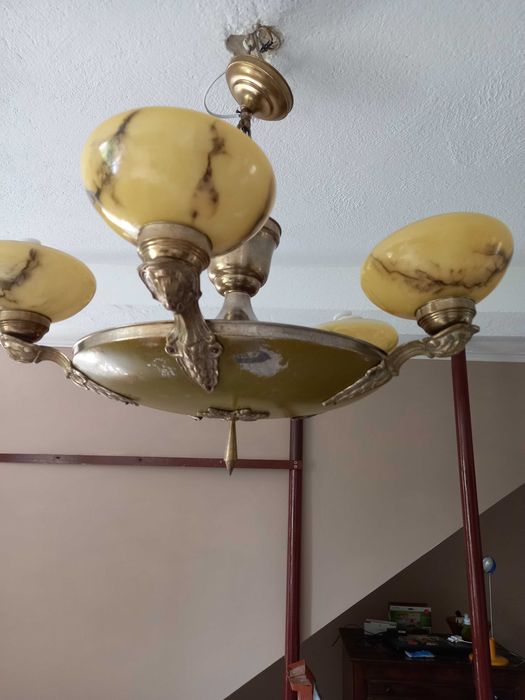 Продавам полилей