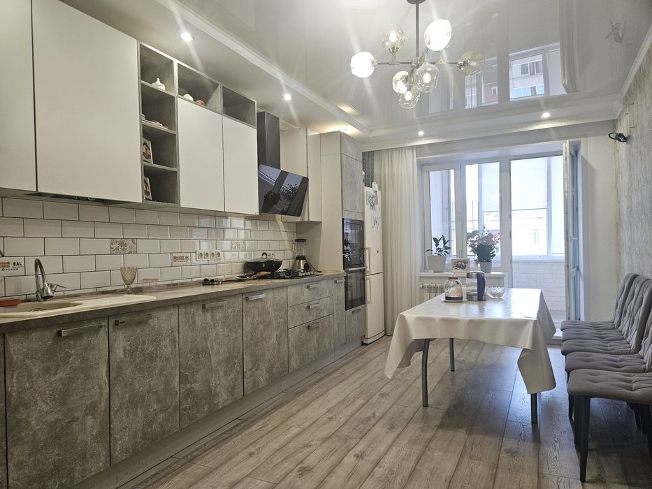 Продаётся 3х ком квартира микр Женис 100м²