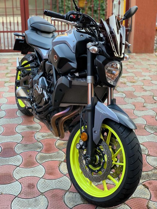 YAMAHA MT-07 2017 practic nou, dar la un preț corect.