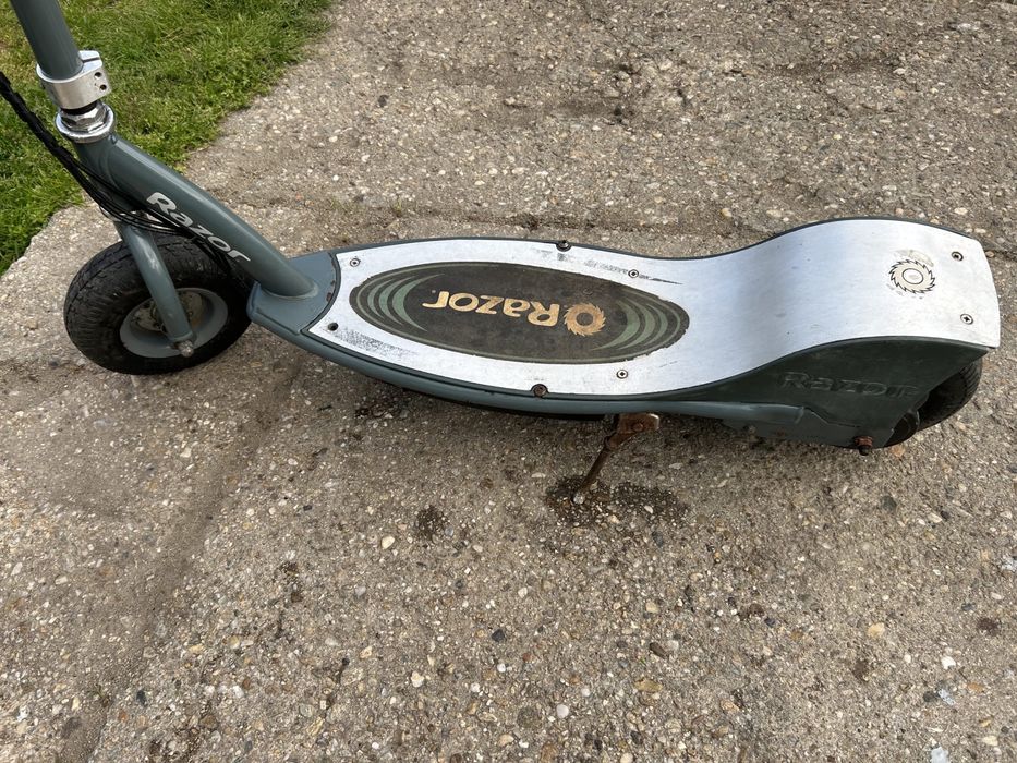 Vând Trotinetă Electrică Razor E300