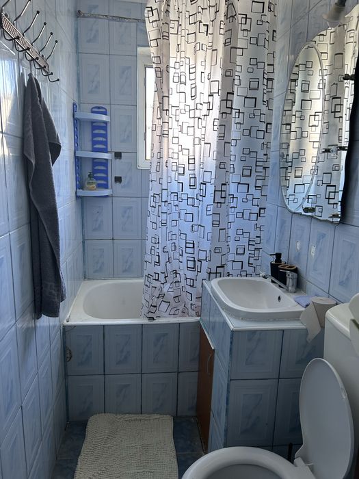 Inchiriez apartament