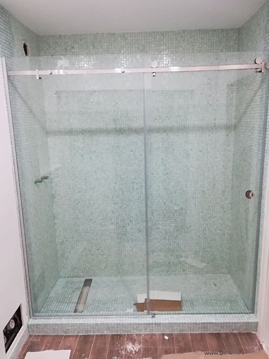 Cabine de dus din sticla