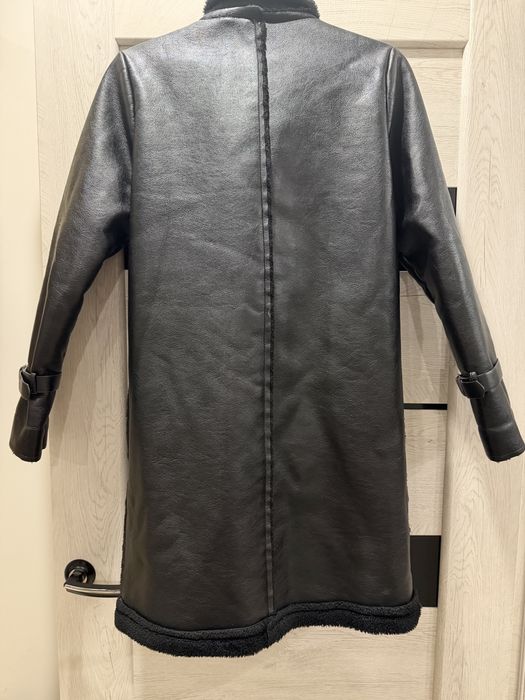 Теплая дубленка черного цвета