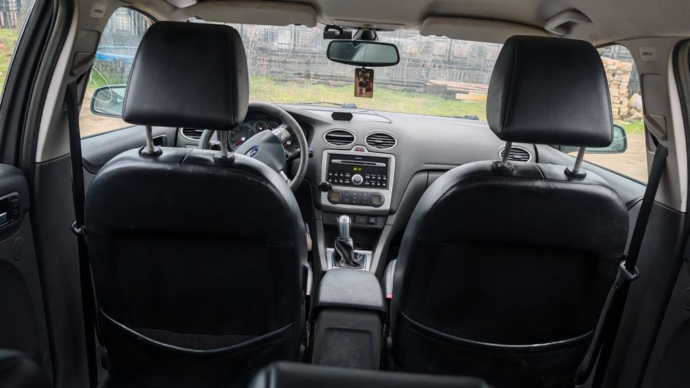 Форд фокус 2006 година 2.0i газ бензин GHIA модел