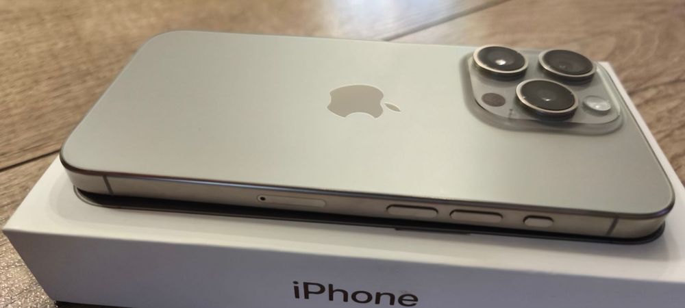 Iphone 15 pro Natural Titanium 256гб с оставаща гаранция