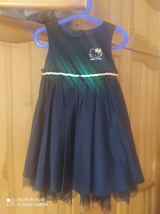 Продавам прекрасна рокличка Хелоу Кити на H&M