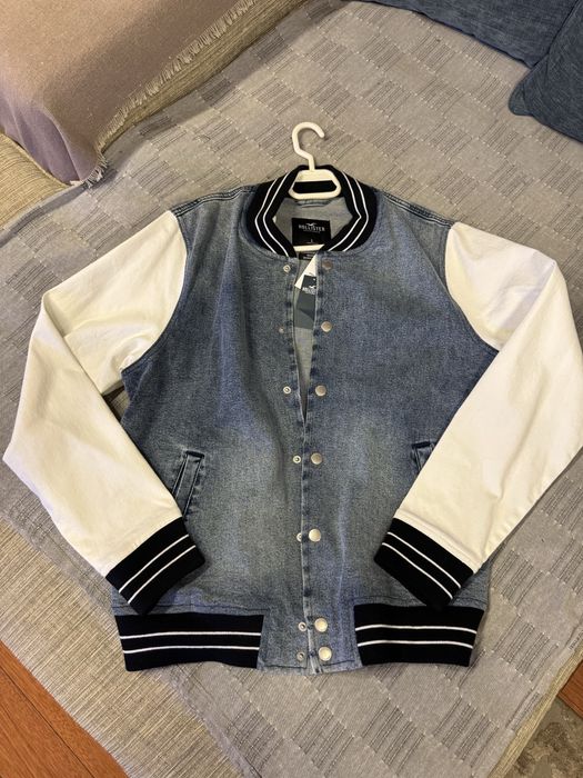 Vand geaca Hollister marimea L . Originala!