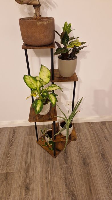 Suport plante cu structură metalică – interior / balcon