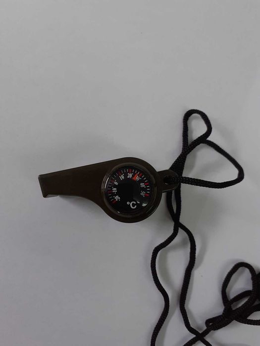 Set de obiecte utile pentru drumetii în natură (noi)