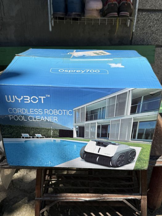 Почистваш робот за басейн
