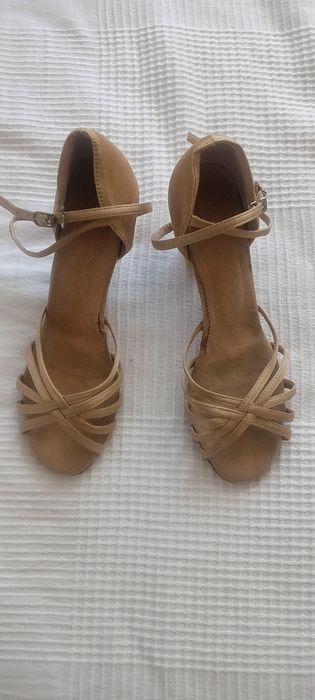 Обувки за латино танци