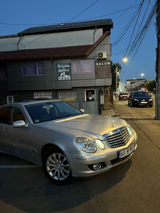 Mercedes E-class 2.2 diesel , facelfit *Trapă*Bi-xenon*Carte service*