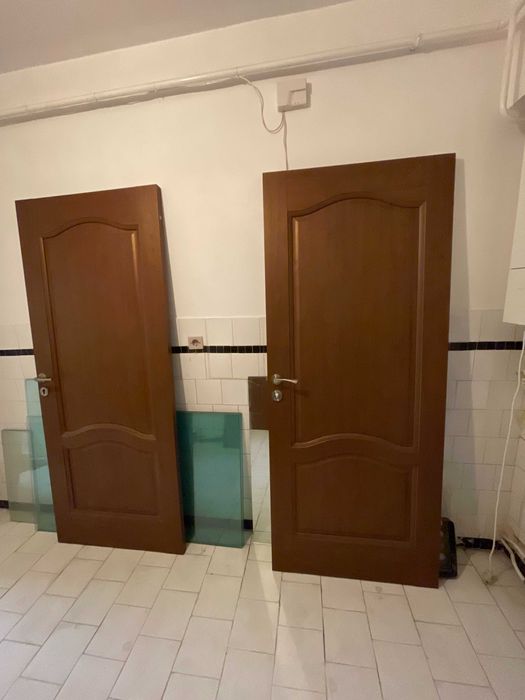 3 usi de nterior culoare maro inchis 80cm + set complet montaj