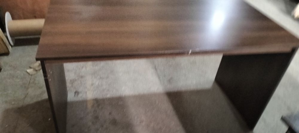 Продаю хорошие офисные столы