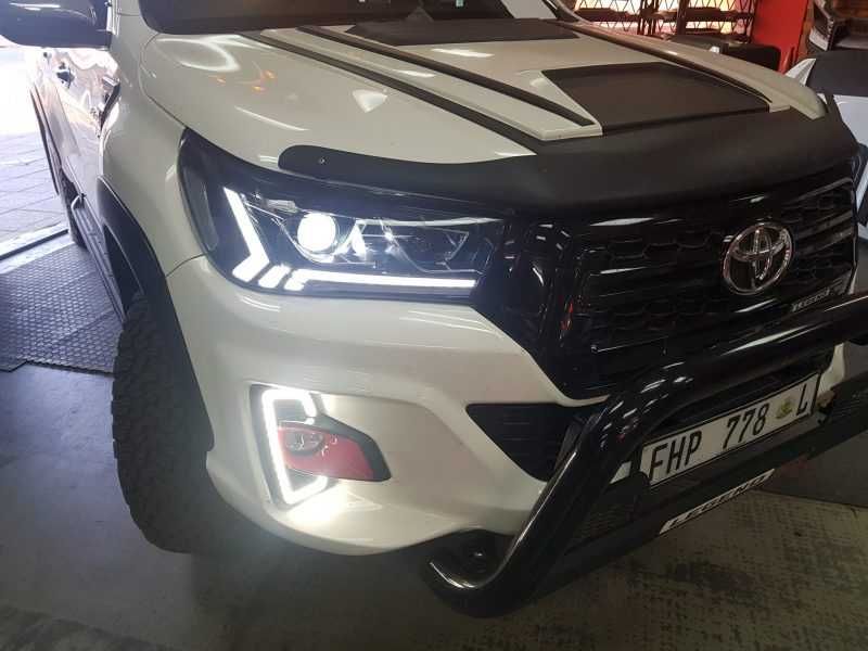 Комплект фарове Toyota Hilux 2015 - 2020 година