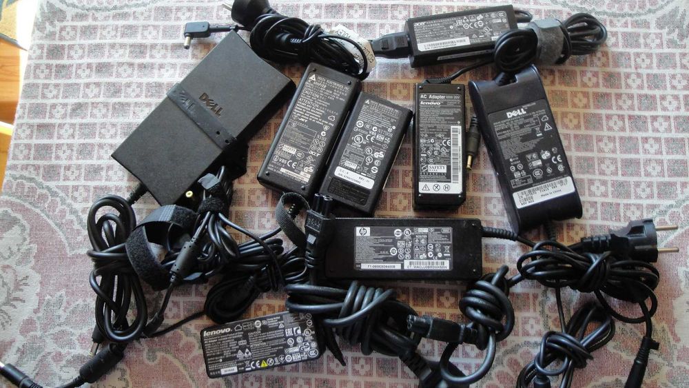 Incarcatoare Adaptoare diferite modele  Lenovo, Dell, Asus, Accer Msi,Hp de la 45W-300W preturi diferite