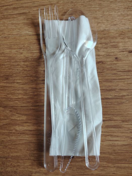 Пластмасови прибори за хранене