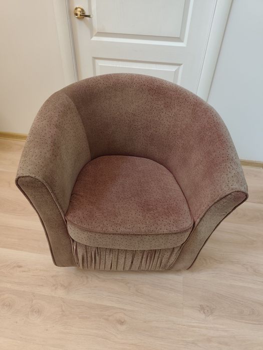 Кресло на колесиках, мягкое