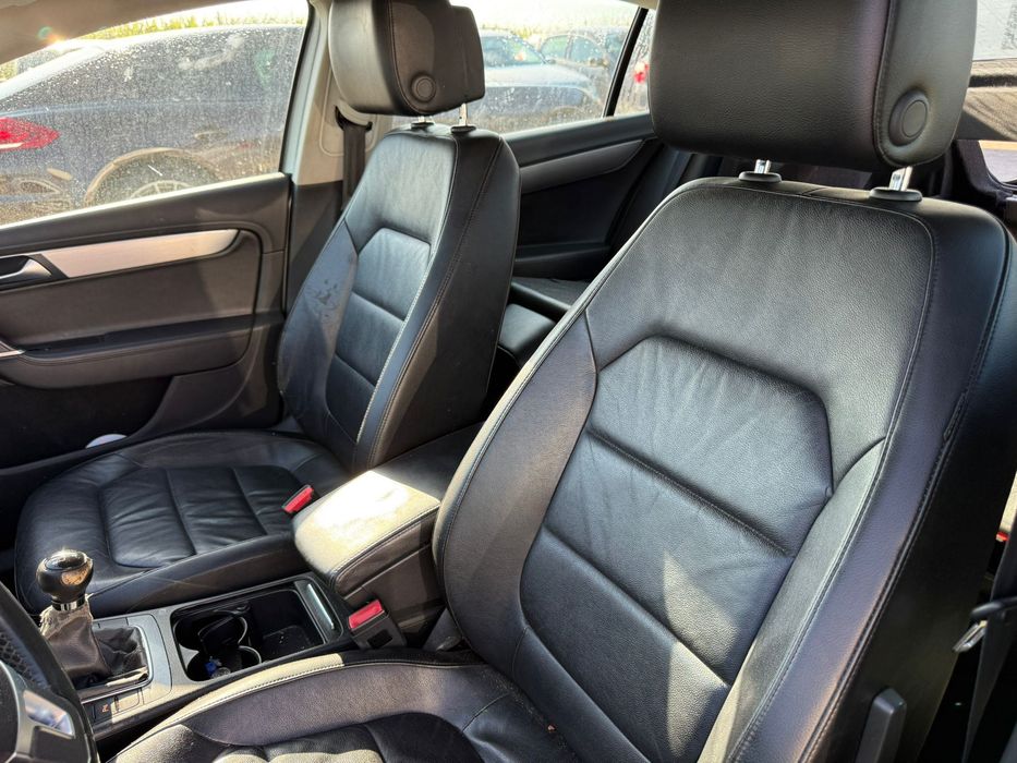 Dezmembrez Vw passat b7 limuzina gri LA7W 2.0 tdi CFFB volan stanga