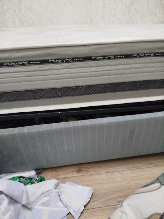 Кровать с матрасом