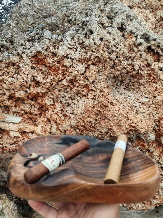 Арт пепелник от орех