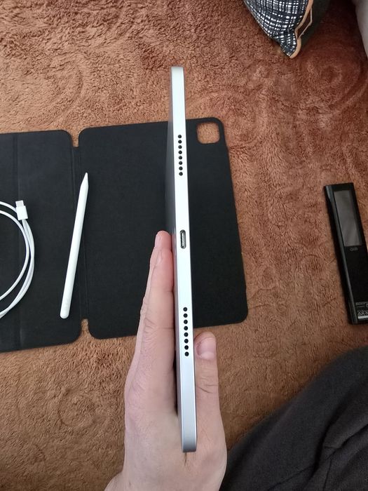 Ipad pro 11 M1 gen 3 Wifi, 128gb + apple pancil si husa
