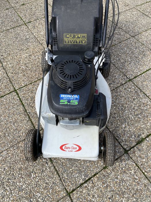 Masina de tuns Iarba Honda si Briggs Stratton