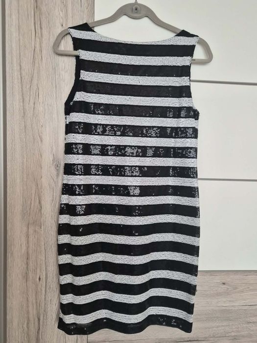 Дамски рокли – елегантност и стил за всякакъв повод