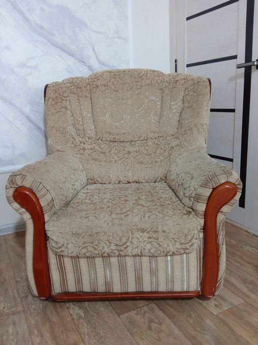 Yumshoq kreslolar sotiladi