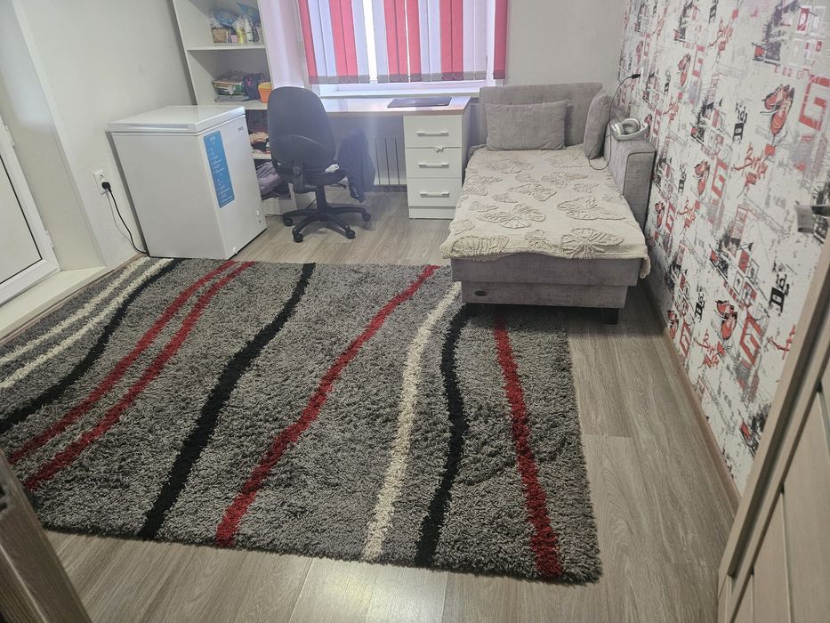 Продам ковёр травку в отличном состоянии.