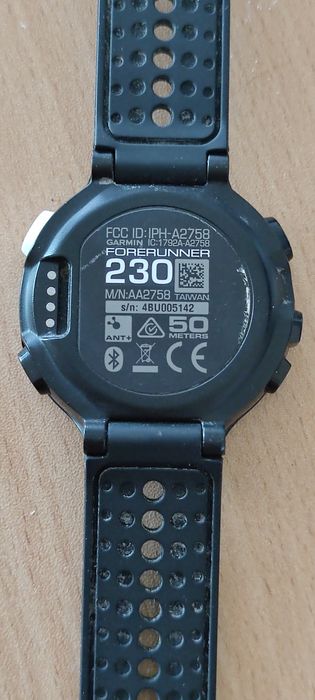 Garmin Forerunner 230 в черно/бяло - стилен часовник за бягане и колоездене с GPS, отлична батерия