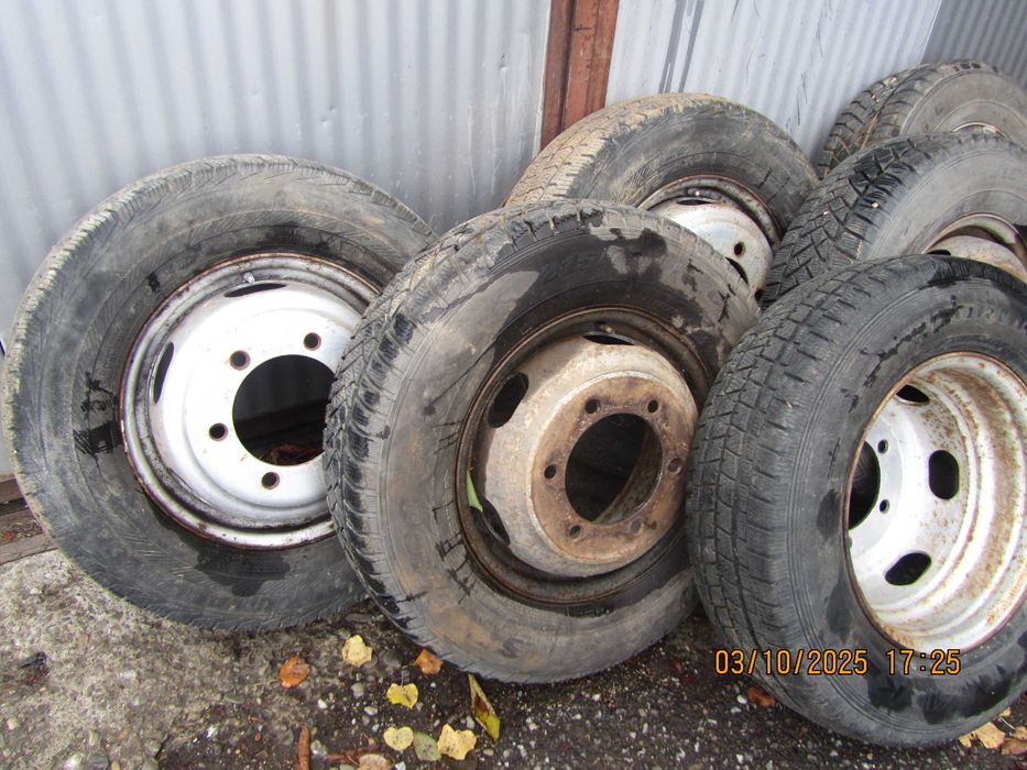 Vand 4 jante de mercedes vario cu anvelope pe 16