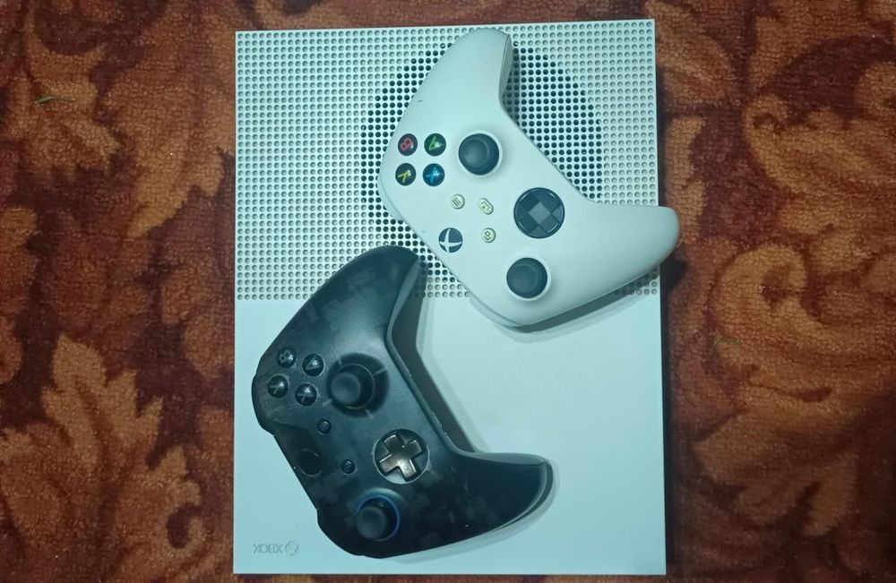 Продам Xbox one s