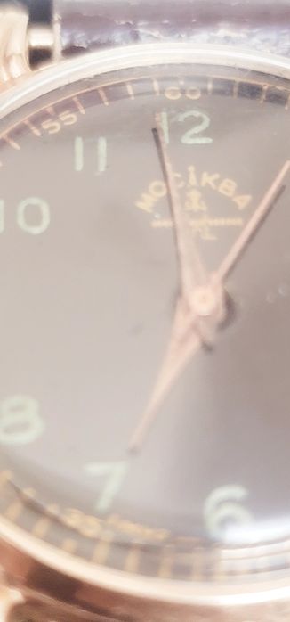 Продаются золотые антикварные часы "Москва"