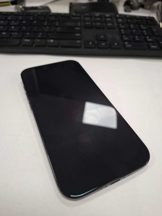 apple iphone 17 air 256gb 100% batt. 36 цикъла
