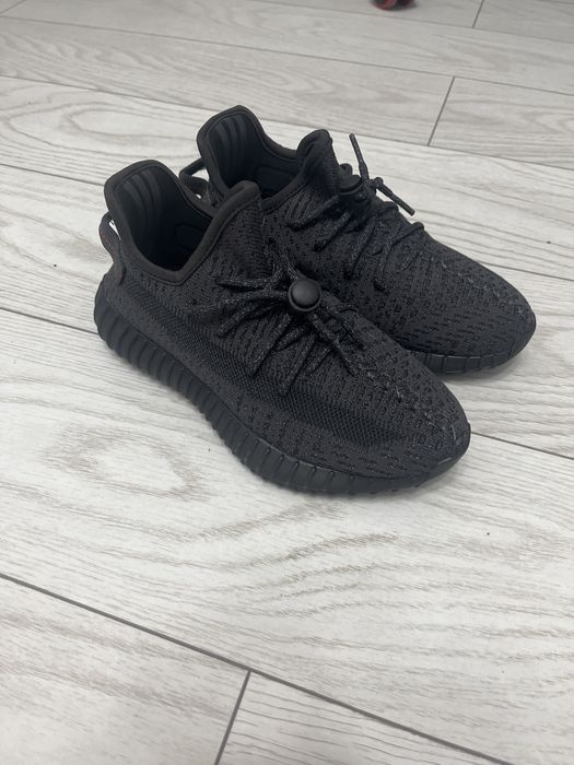 Yeezy 350 negrii