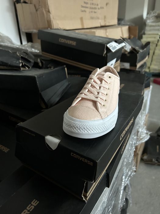 Converse Tenesi Chuck Taylor din piele