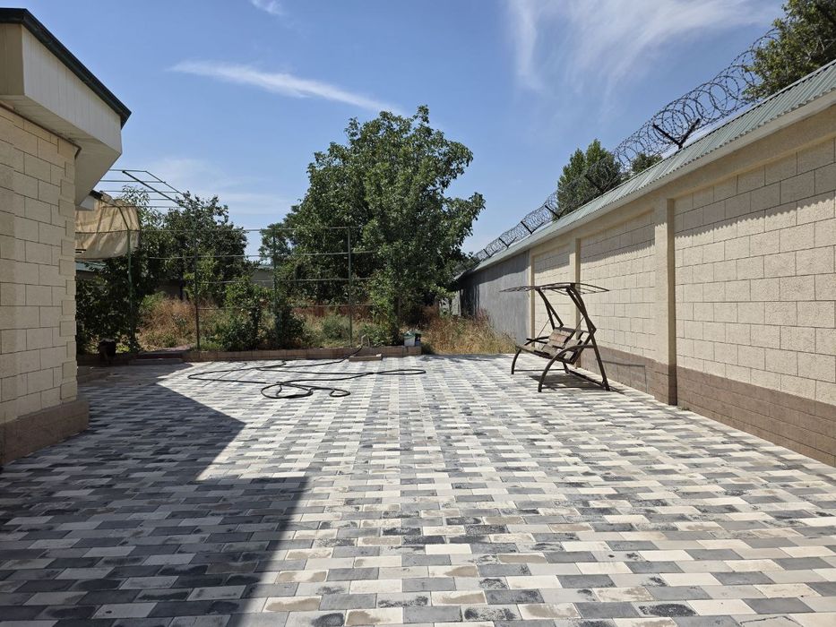 Продаётся 10 соток,6 комнат(Буюк ипак йули) Горького