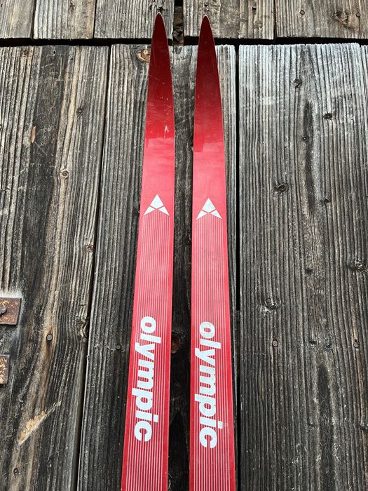 Schiuri fond vintage  Olympic