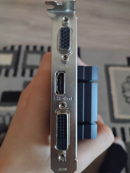 Placa video gt730 funcțional în stare bună VGA-ul nefuncțional