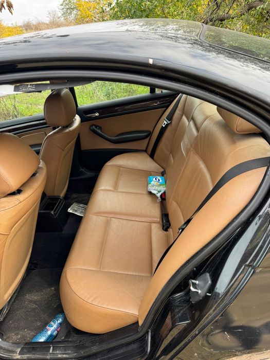 BMW,a avut un mic accident,vand pe piese sau întreagă ,masina porneste