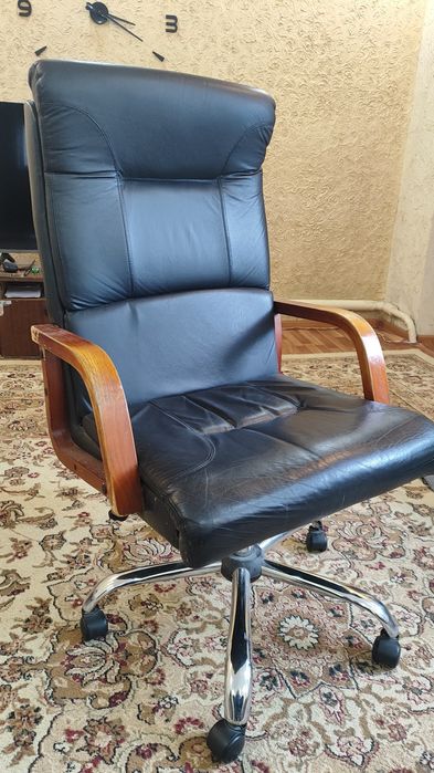 Продаю кресло офисное