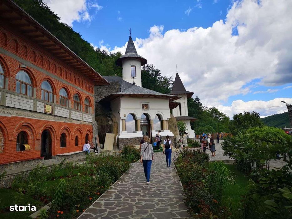 Teren 1.002 mp langa Manastirea Namaesti